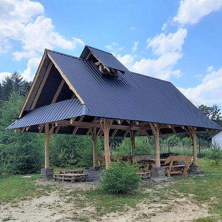 Hotel Chochlik Ustrzyki Dolne Esterno foto