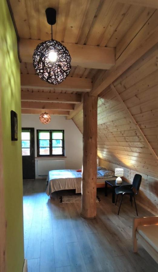 Hotel Chochlik Ustrzyki Dolne Esterno foto