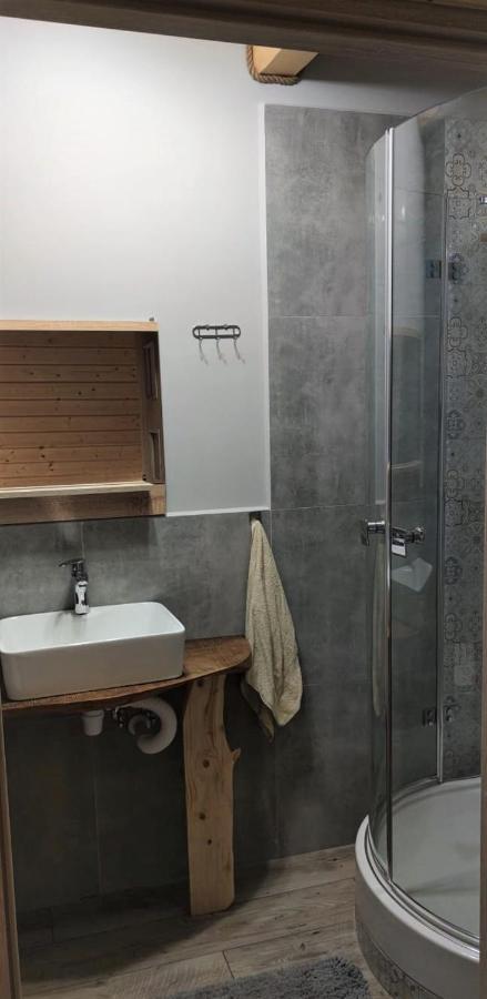 Hotel Chochlik Ustrzyki Dolne Esterno foto