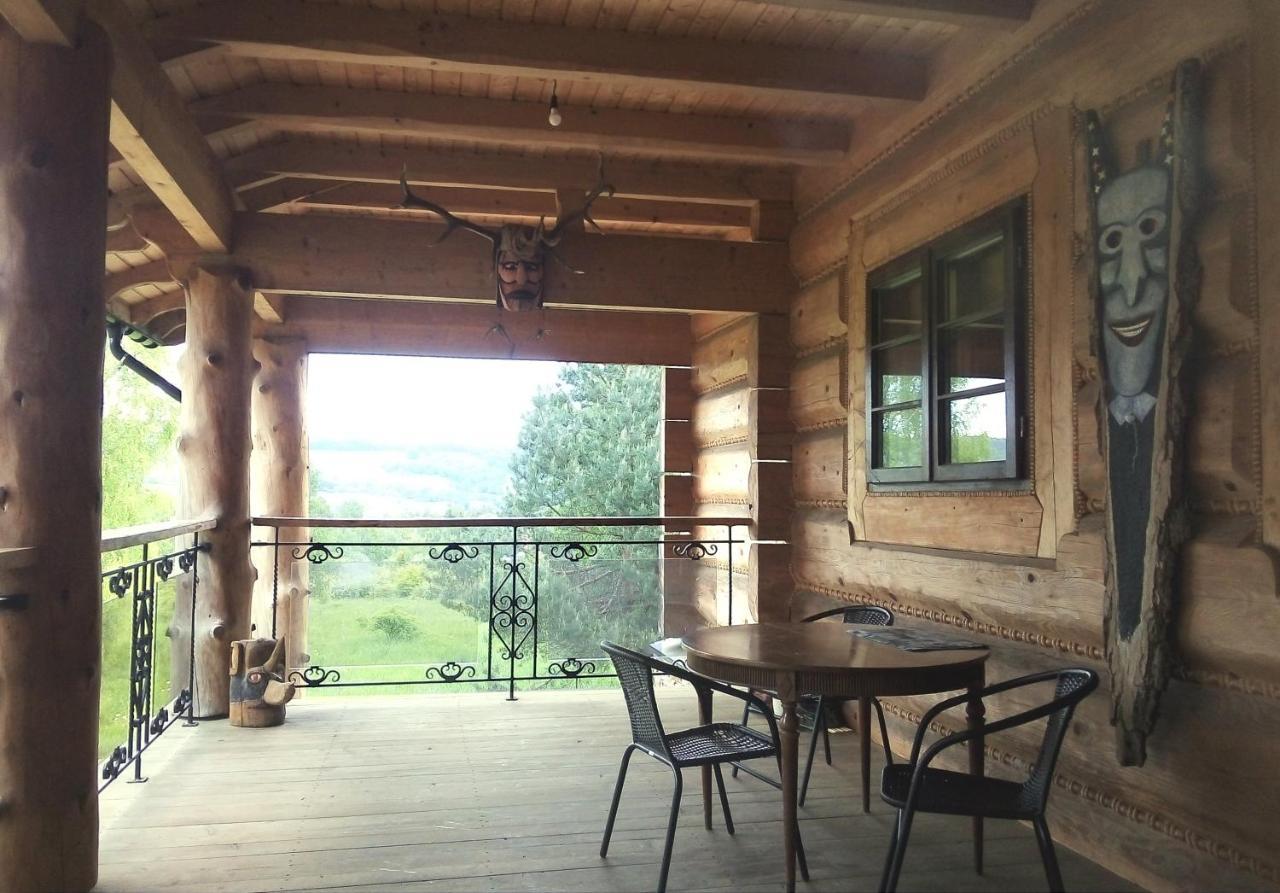 Hotel Chochlik Ustrzyki Dolne Esterno foto