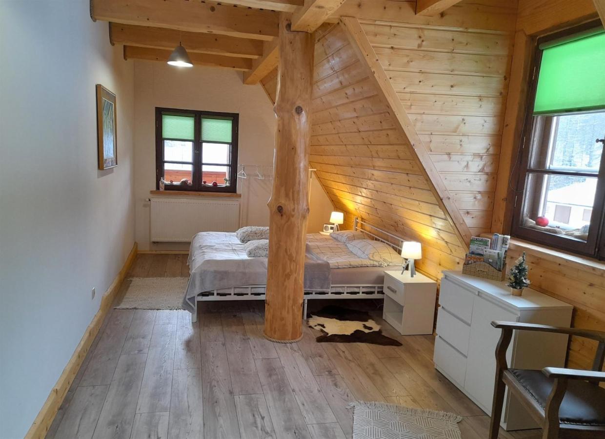Hotel Chochlik Ustrzyki Dolne Esterno foto