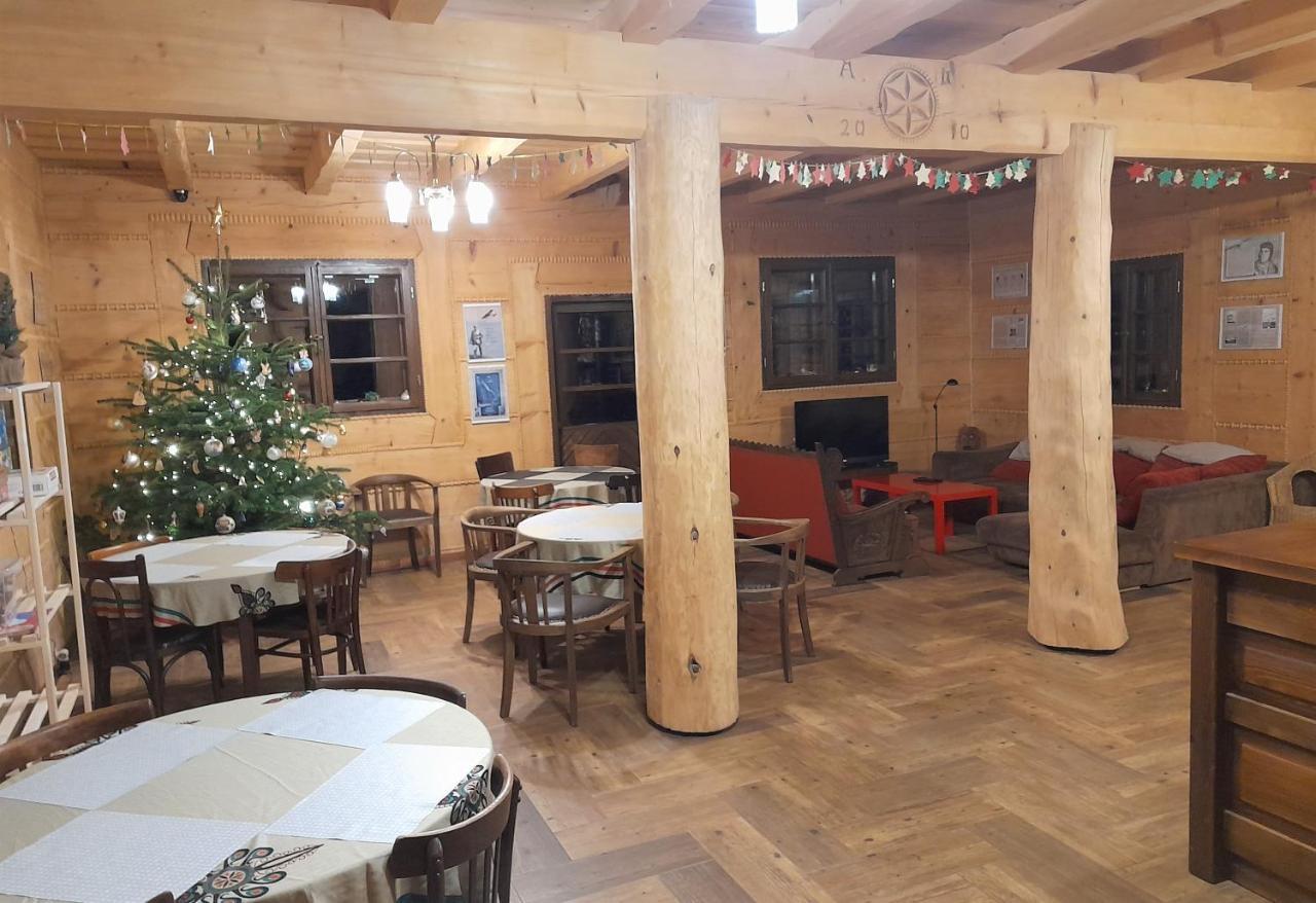 Hotel Chochlik Ustrzyki Dolne Esterno foto