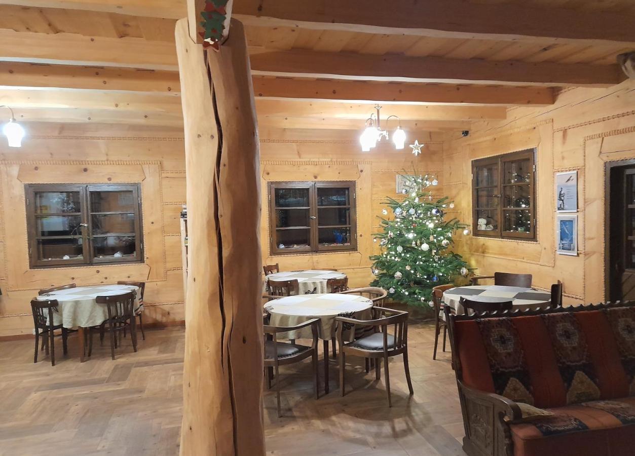 Hotel Chochlik Ustrzyki Dolne Esterno foto