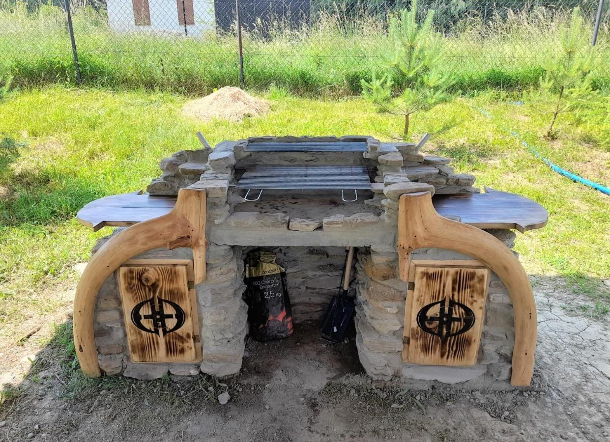 Hotel Chochlik Ustrzyki Dolne Esterno foto